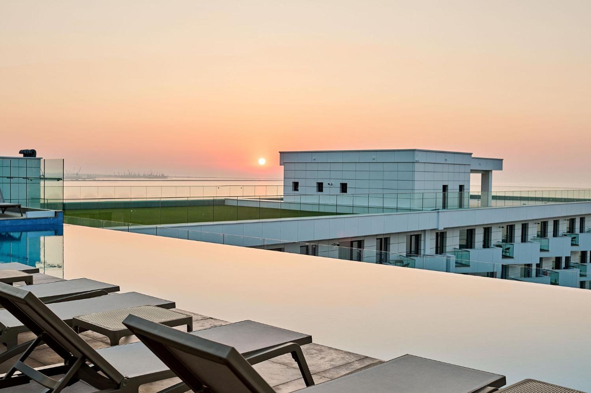 Soleil Anne Studio In Infinity Beach Resort - Parking Mamaia Esterno foto
